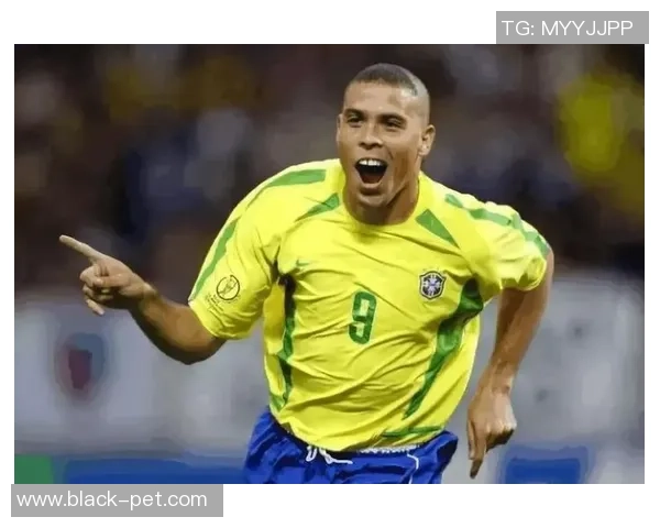 足球巨星归来故乡重温昔日荣耀再续传奇篇章 足球巨星归来故乡重温昔日荣耀再续传奇篇章