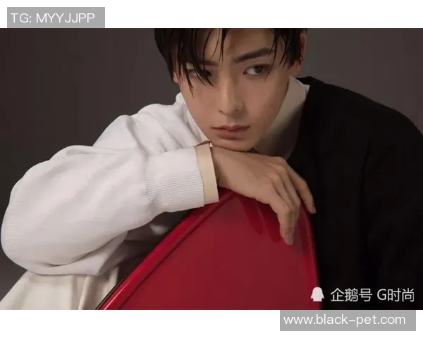 足球明星时尚新宠帽衫搭配展现个性与运动魅力 足球明星时尚新宠帽衫搭配展现个性与运动魅力